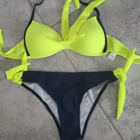 New...green  two pc  woman swimsuit - Picture 3 of 6